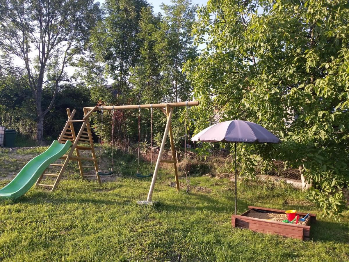 Noclegi Marfikowe Pole Polańczyk Zewnętrze zdjęcie